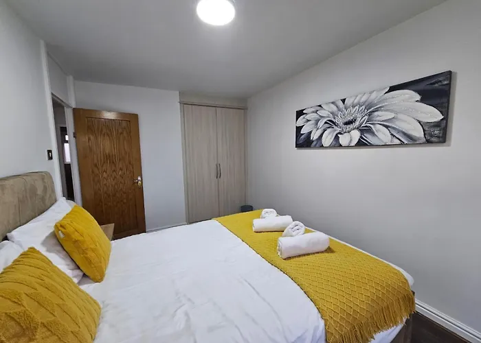 Modern & Bright 3br Near Ctr!