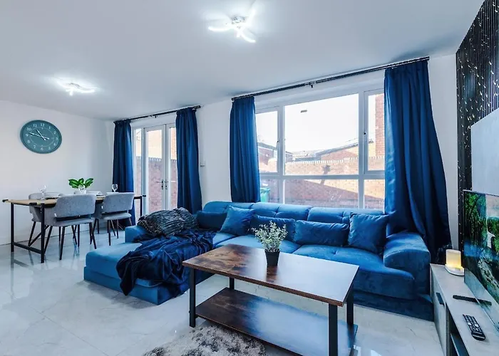 Pearl Reside - Sleeps 5, Free Parking & 5 Mins Centre