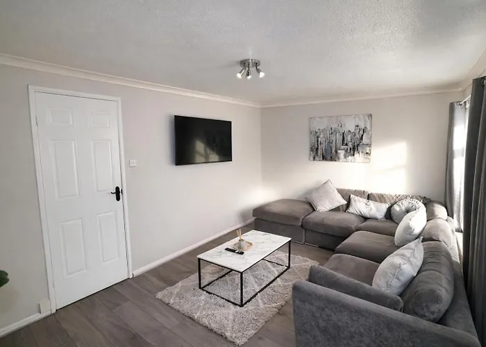 度假居 Spacious 3-Bed House With Private Yard *