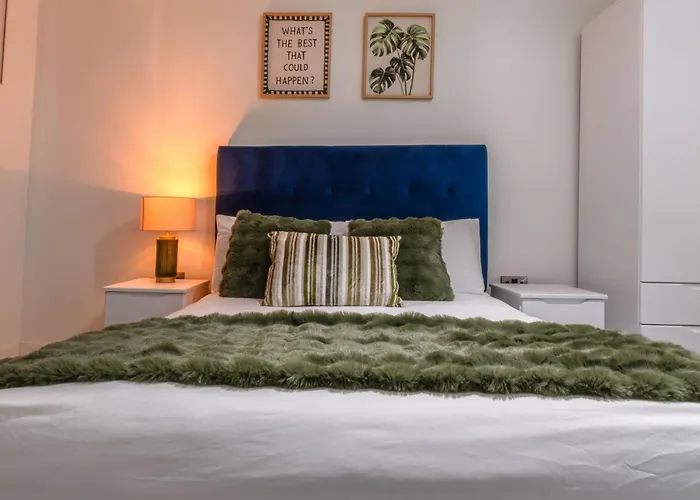 Сasa de vacaciones Stylish Townhouse, Parking, Near Ao Arena *