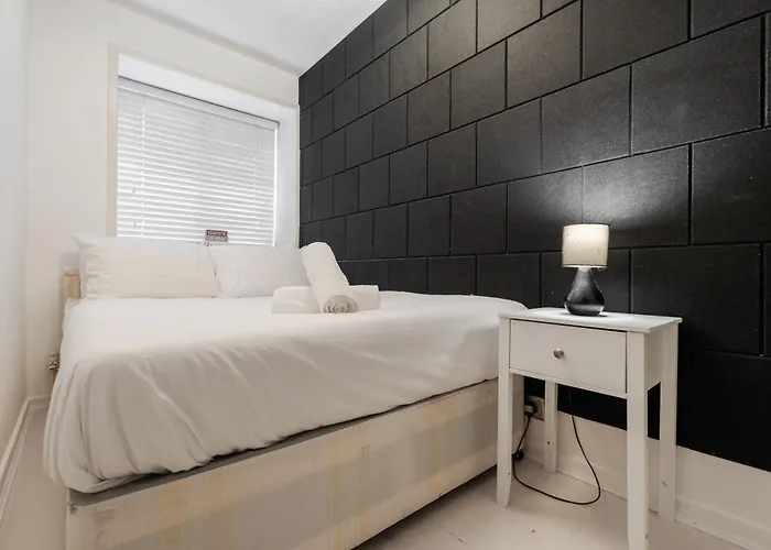 Modern Centre 3bd - Fire Pit - Free Parking Holiday home