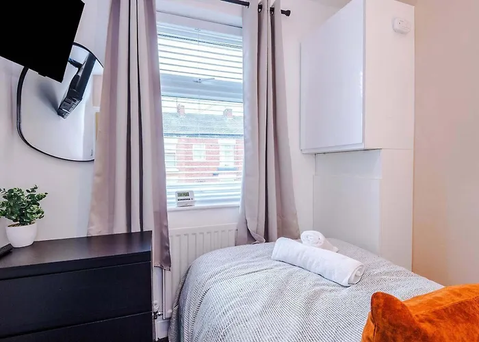 8min To Metrolink 20min To Etihad And Coop Live With Free Parking *