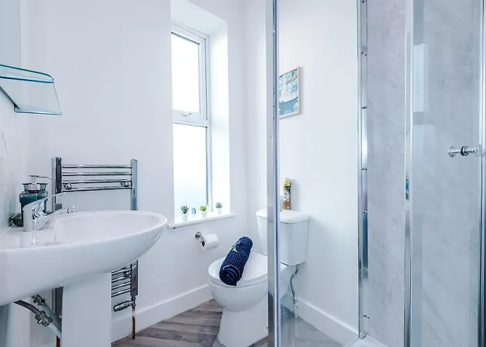 Modern 6 Bed House With Ensuites By 53 Degrees Property, Perfect For Business And Groups Holiday home *