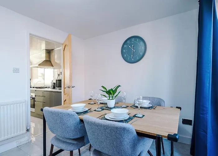 Dom wakacyjny Pearl Reside - Sleeps 5, Free Parking & 5 Mins Centre *