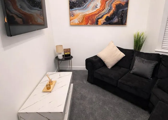 Holiday home Game Zone, Trafford Centre Nearby, Sleeps 8 *