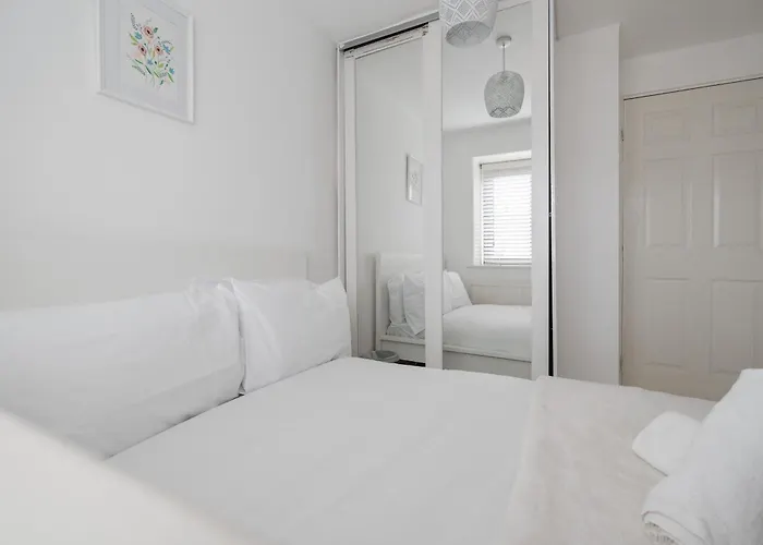 Casa vacanze Modern Centre 3bd - Fire Pit - Free Parking *