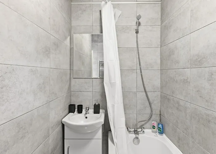 Manchester 2 Bedroom 5 Beds House 10 Minutes Away From City Centre And Hospitals On Street Parking ,Great For Long Term Stays Contractors And Hospital Workers 度假居 曼彻斯特