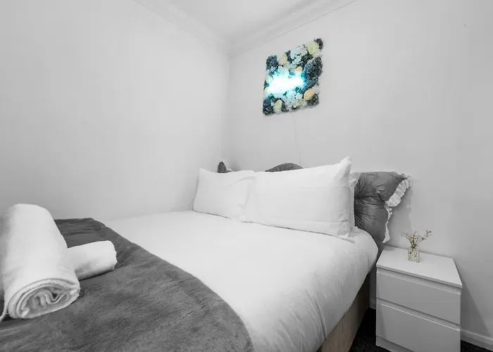 The Vibe & Play Hangout