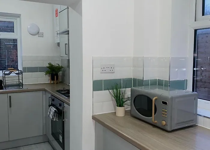 Modern 3-br On Edge Of Center With Free Parking Ferienhaus