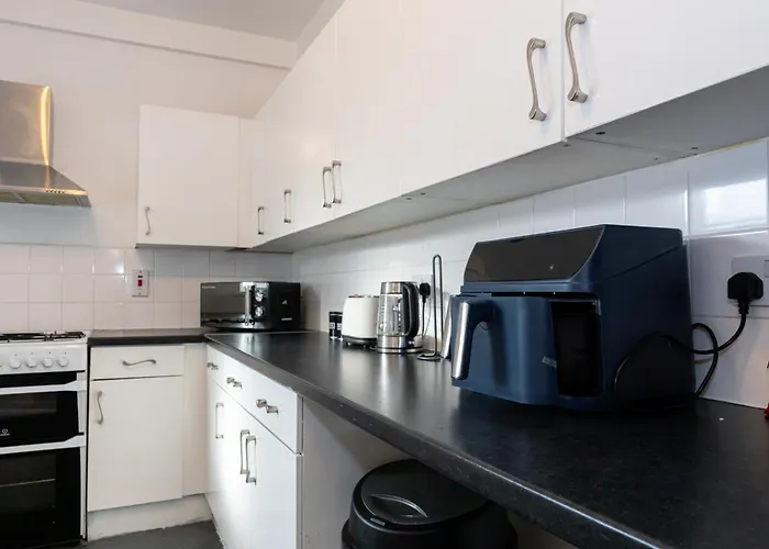 Steps From Old Trafford - Modern Tatil Evi