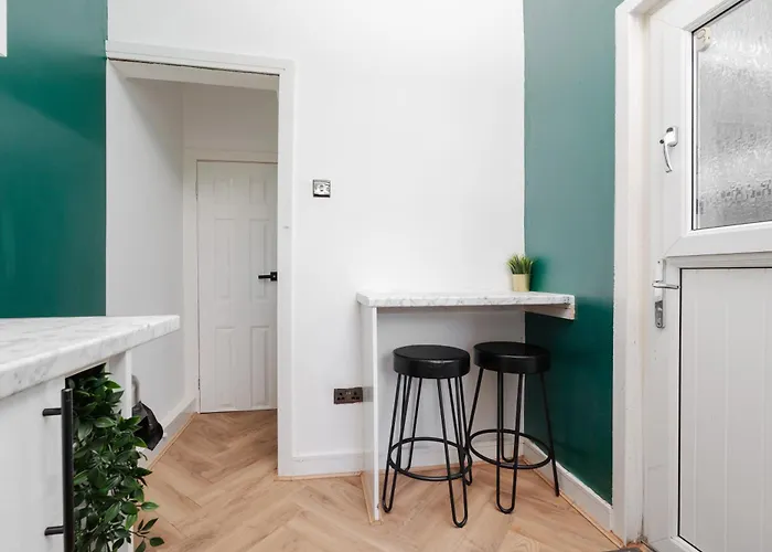 Exotic 4bd, Etihad, Coop Arena - Tv In And Outdoor Dining Tatil Evi