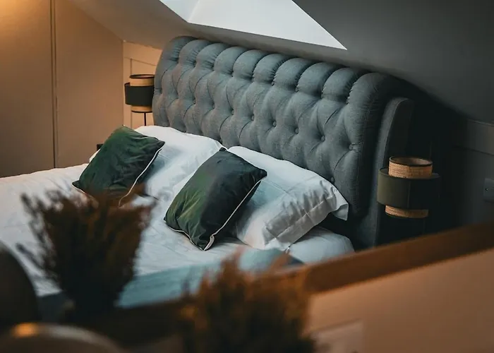 Stunning Family With Hot Tub In Worsley 펜션