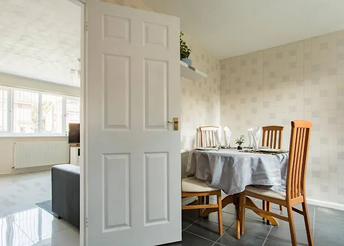 Holiday home 2 Bedroom Eith 3 Beds Sofa Bed Near Stadium