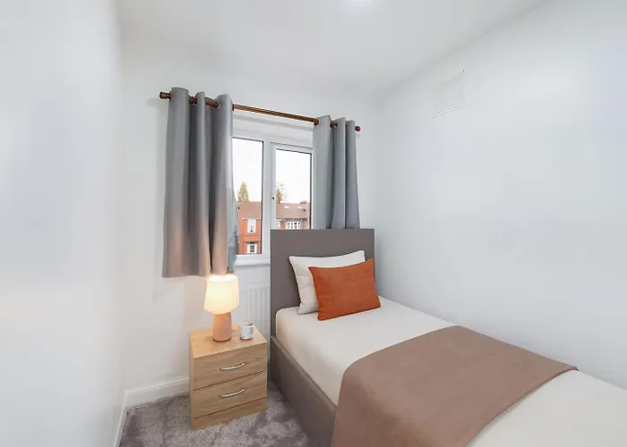 Newly Built 4-bed Semi-detached 2 Baths, Near *