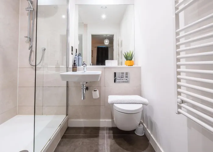 Stylish Townhouse, Parking, Near Ao Arena * Mánchester