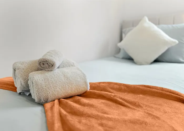 Semesterbostad Manchester 2 Bedroom 5 Beds House 10 Minutes Away From City Centre And Hospitals On Street Parking ,Great For Long Term Stays Contractors And Hospital Workers *