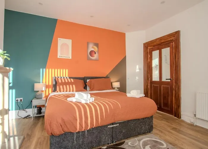 Modern & Spacious 4-bedroom Home, Family & Contractor Friendly, Tatil Evi