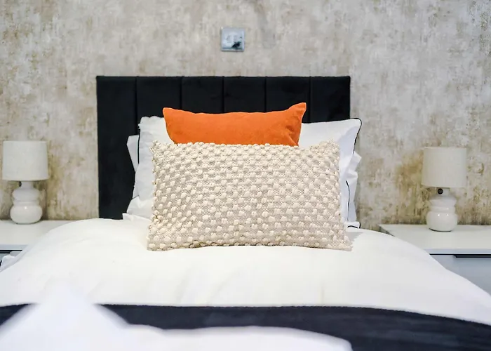 Дом отдыха 3 Bedroom Town House - Etihad Stadium - Free Parking *