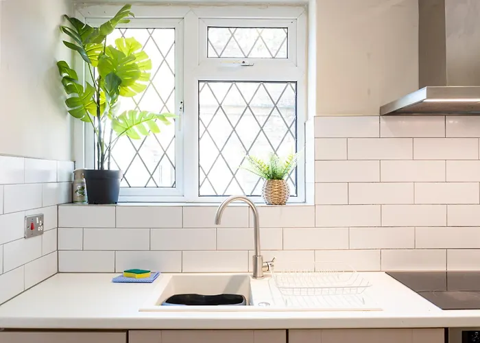 3-bed Didsbury M20 Parking Long Holiday home