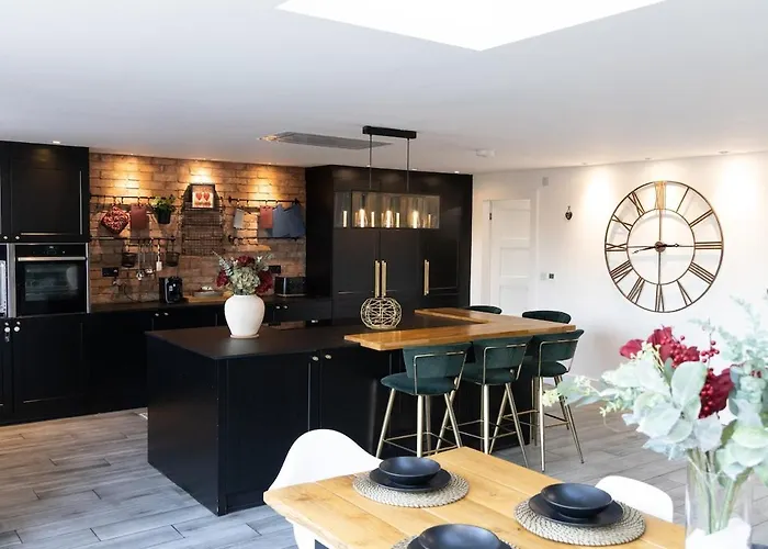 Stunning Family With Hot Tub In Worsley Μάντσεστερ