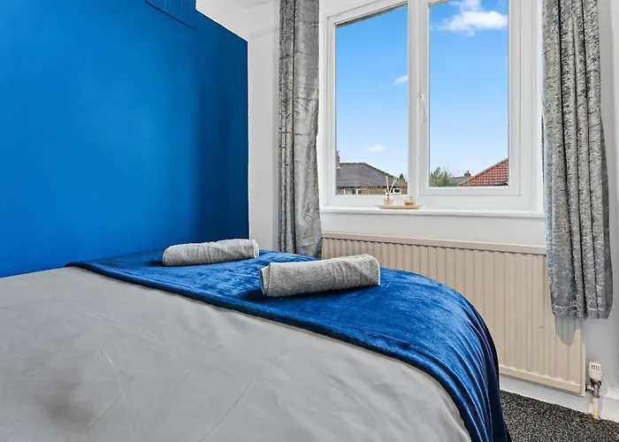Semesterbostad Luxury Group - - Sleeps 9 Manchester