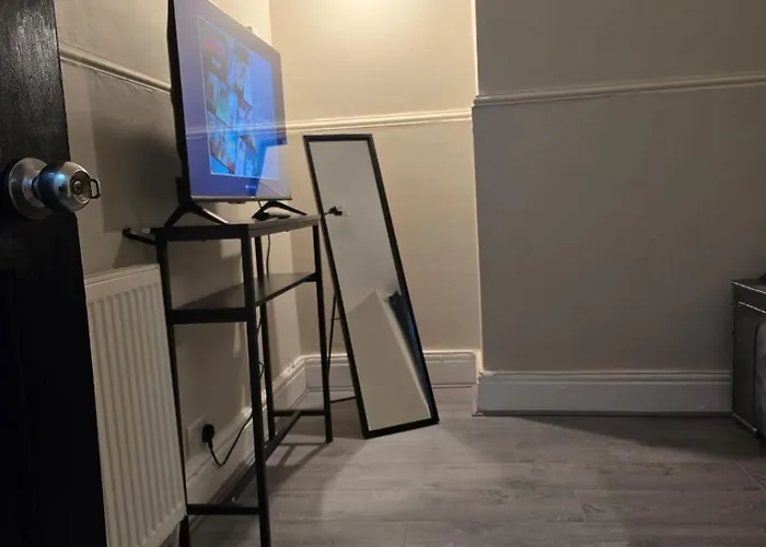 Spacious 3Br House Free Parking 10 Mins To City Дом отдыха