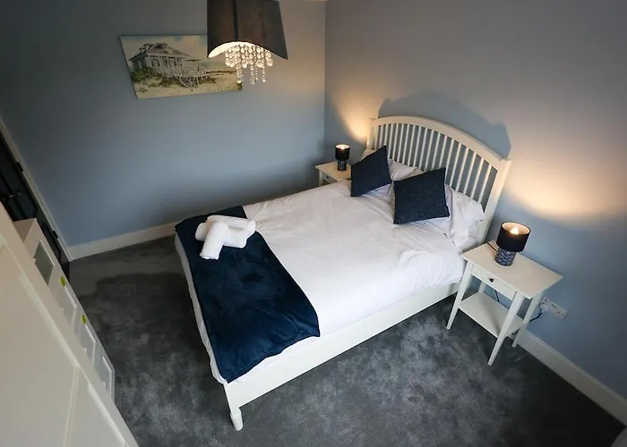 Stunning Family With Hot Tub In Worsley