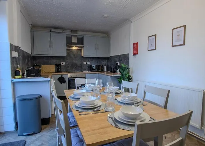 Modern 3br House - Quiet Clifton Area Holiday home *