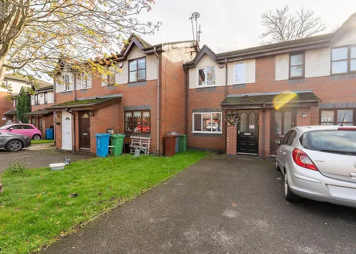 2br House Contractors Parking Wifi Manchester