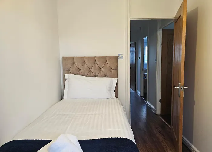 Modern & Bright 3br Near Ctr!