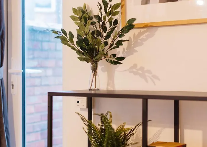 3 Bedroom House In Salford - Sleeps 6 Guests, Contractors, Groups, Families, Business, Leisute & Relocation Welcome, 15 Minutes From Centre, Fast Wi-fi, Smart Tv In Each Bedroom & Free Parking, Long And Short Welcome 度假居 曼彻斯特