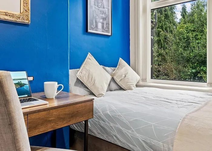 Premium Failsworth - Sleeps Up To 14!