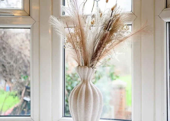 The Vibe & Play Hangout - Hot Tub Retreat