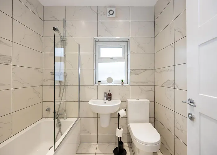 Spacious 4br Perfect For Groups & Contractors *