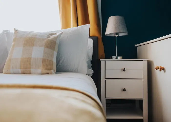 Tatil Evi Exotic 4bd, Etihad, Coop Arena - Tv In And Outdoor Dining