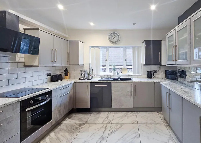 Massive And Stylish 5 Bed House - Sleeps 13 - Free Parking Feriehus *