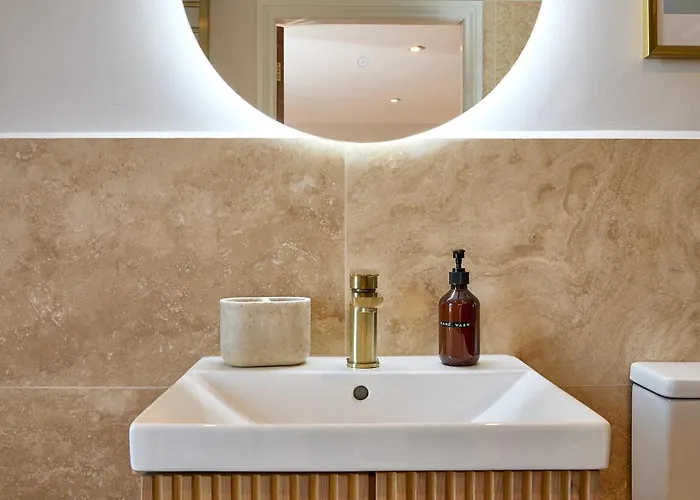 Stylish 4 Bed In Old Trafford Next To Mufc * 맨체스터