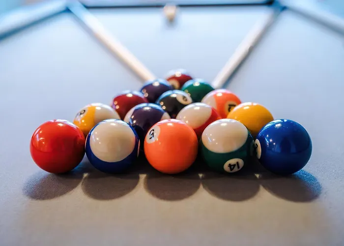 Stylish House In With Pool Table 펜션