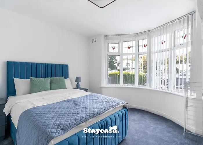 Spacious 4-bed Near Didsbury