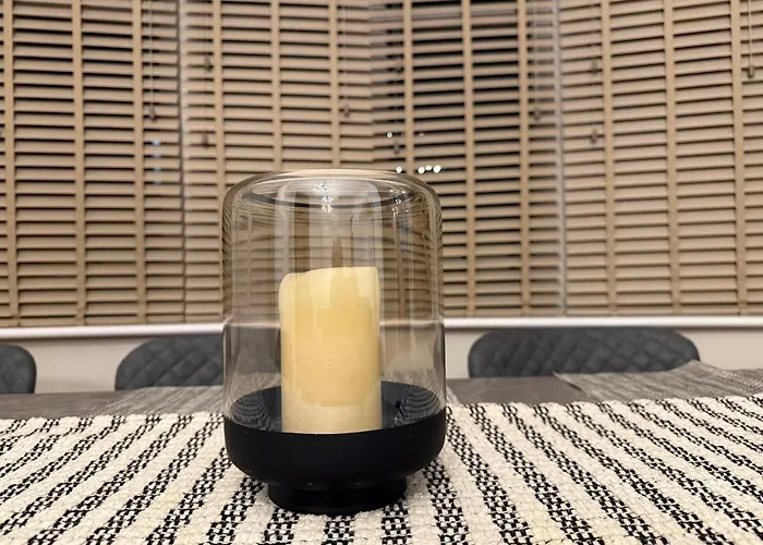 Large Luxury 4 Bedroom With Parking * 맨체스터