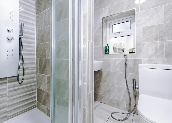 Sleeps 13, Free Parking, Near Etihad & C0-0p Live, 4br 펜션 맨체스터