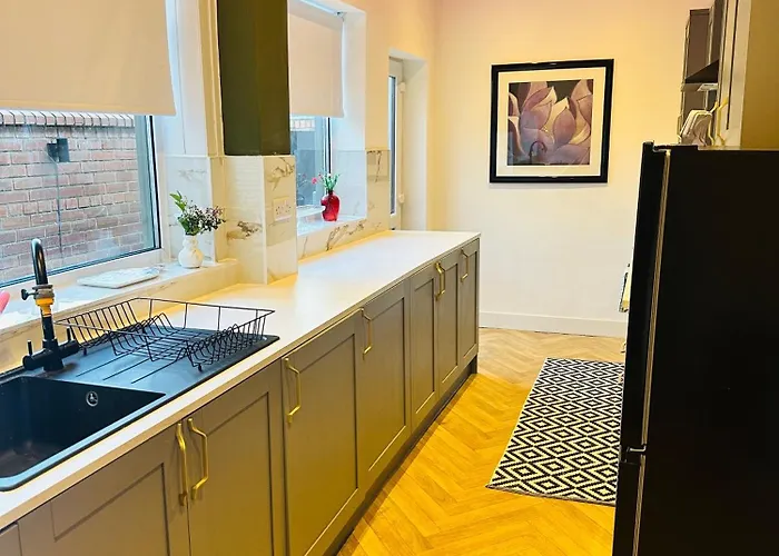 Getaway Bright & Spacious With Parking Ferienhaus