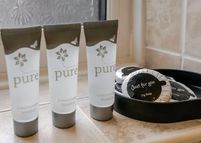 Spacious 4 Bed Ideal For Business & Long Term Stays, Free Parking Konukevi