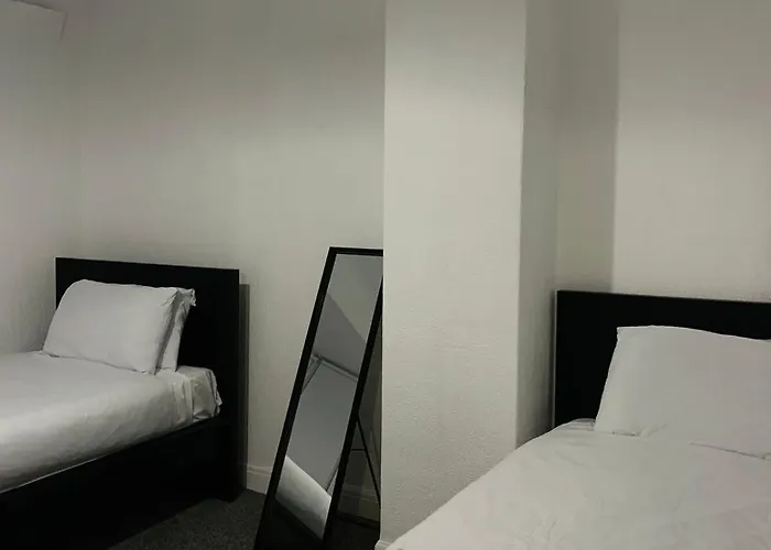 Modern 3-br On Edge Of Center With Free Parking Сasa de vacaciones Mánchester