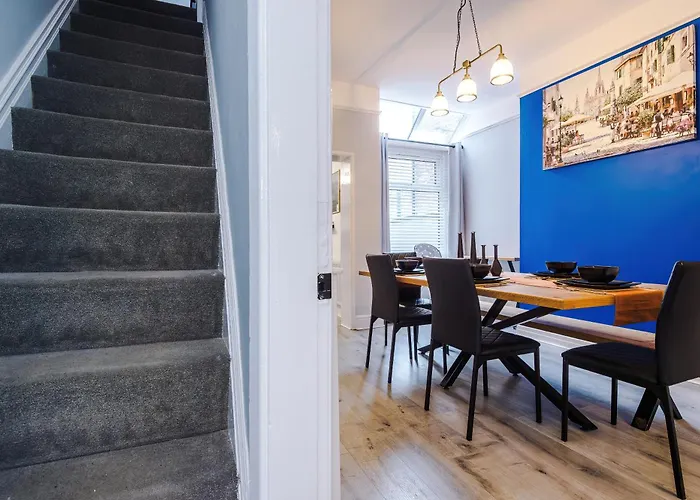 Ideal Group 3br House For 8 Parking Holiday home Manchester