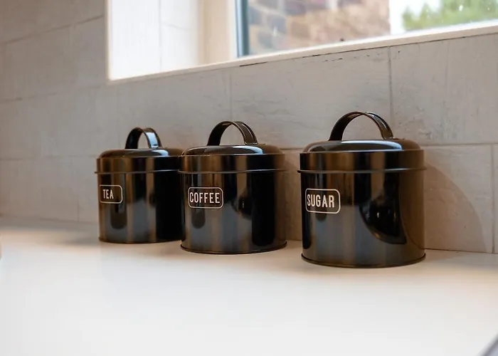 Дом отдыха Luxury Group - - Sleeps 9 *