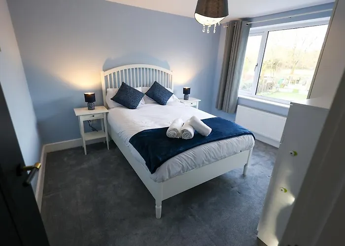 Σπίτι διακοπών Stunning Family With Hot Tub In Worsley Μάντσεστερ