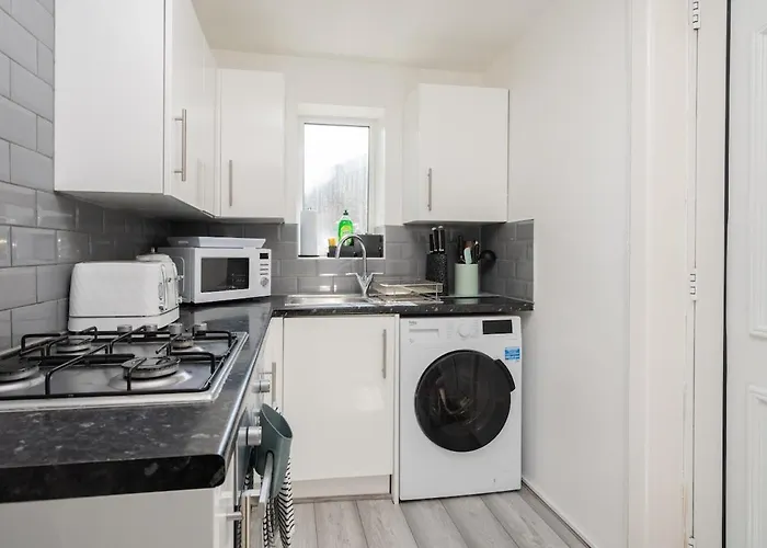 Stunning 2br House In Near Etihad And Coop Arena * Манчестер