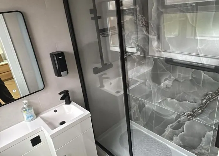 Guest house Hendham - Near Etihad Stadium, Coop Live Arena, National Cycling Centre & 24 Hour Asda Manchester