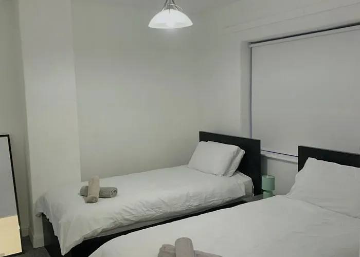 Modern 3-br On Edge Of Center With Free Parking Ferienhaus *